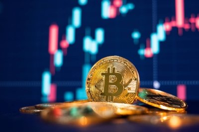 هبوط جماعي للعملات المشفّرة والبيتكوين تتراجع دون حاجز 100 ألف دولار هبوط جماعي للعملات المشفّرة والبيتكوين تتراجع دون حاجز 100 ألف دولار