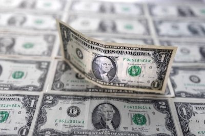 الدولار يرتفع مع ترقب المستثمرين لعودة البيانات الأمريكية الدولار يرتفع مع ترقب المستثمرين لعودة البيانات الأمريكية