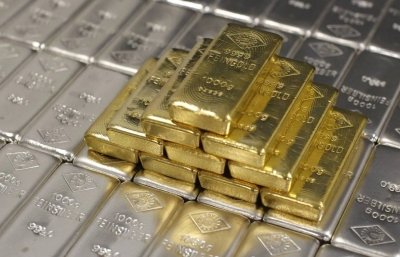 أسعار الذهب تتراجع بعد مكاسب قياسية وسط توقعات خفض الفائدة أسعار الذهب تتراجع بعد مكاسب قياسية وسط توقعات خفض الفائدة