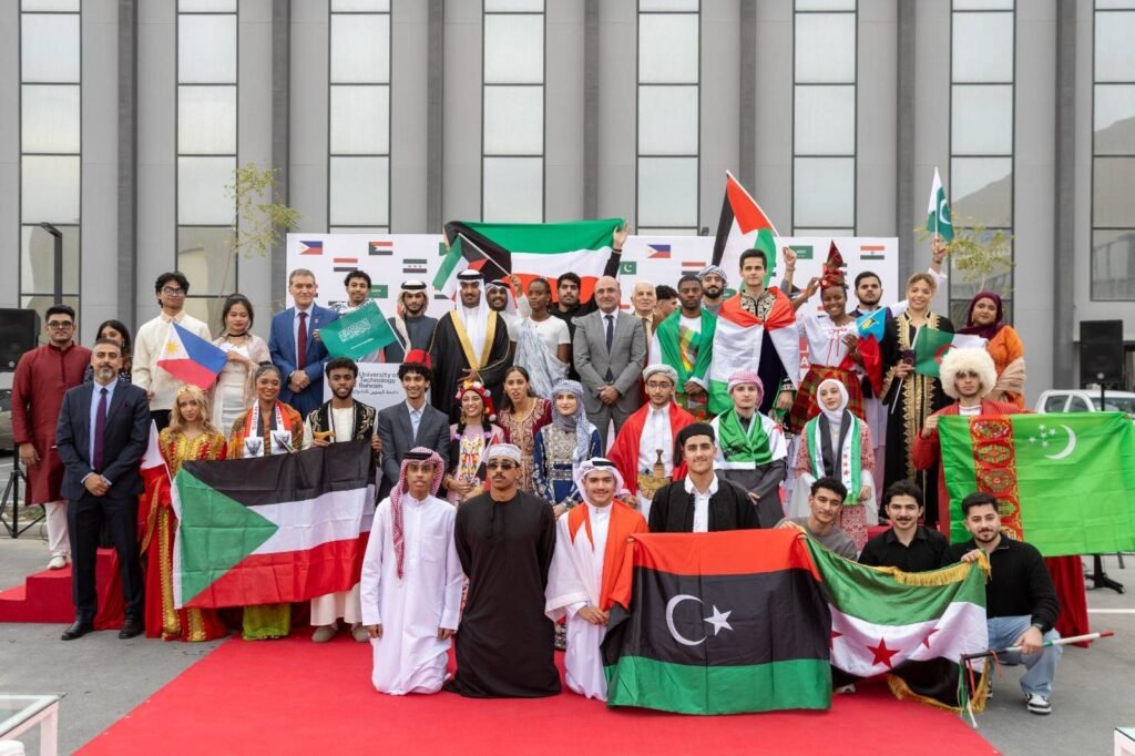 «البحرين للتكنولوجيا» تشهد إقبالاً جماهيرياً كثيفاً بـ «يوم الثقافات 2026» «البحرين للتكنولوجيا» تشهد إقبالاً جماهيرياً كثيفاً بـ «يوم الثقافات 2026»